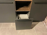 Schuller c fma fino matt-c avo avola eiland showroomkeuken met hoekwandopstelling en hoge kastenwand - afbeelding 47 van  59