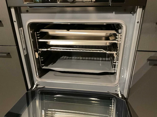 Schuller c fma fino matt-c avo avola eiland showroomkeuken met hoekwandopstelling en hoge kastenwand - afbeelding 50 van  59