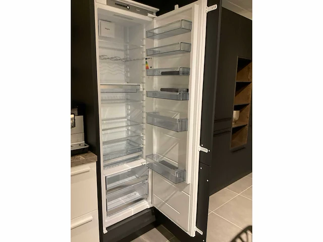 Schuller c fma fino matt-c avo avola eiland showroomkeuken met hoekwandopstelling en hoge kastenwand - afbeelding 54 van  59