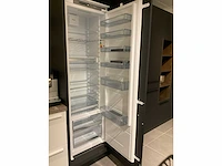 Schuller c fma fino matt-c avo avola eiland showroomkeuken met hoekwandopstelling en hoge kastenwand - afbeelding 54 van  59