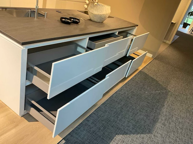 Schuller c gal gala eiland showroomkeuken met wandopstelling - afbeelding 11 van  42