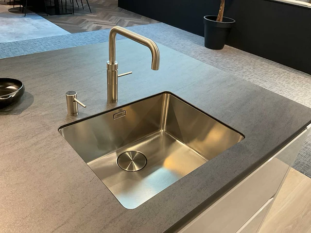 Schuller c gal gala eiland showroomkeuken met wandopstelling - afbeelding 17 van  42