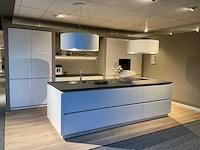 Schuller c gal gala eiland showroomkeuken met wandopstelling - afbeelding 1 van  42