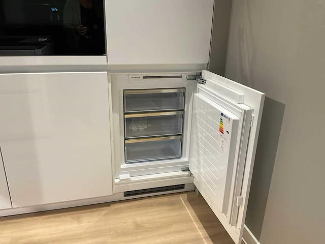 Schuller c gal gala eiland showroomkeuken met wandopstelling - afbeelding 34 van  42