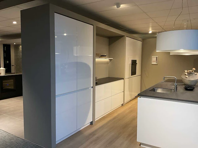 Schuller c gal gala eiland showroomkeuken met wandopstelling - afbeelding 3 van  42