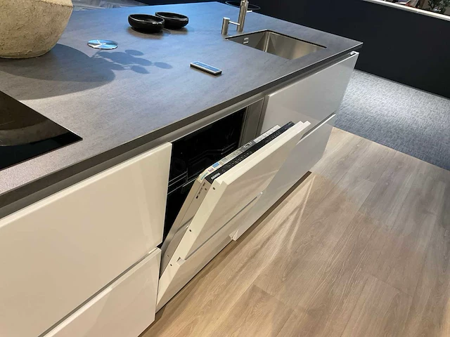 Schuller c gal gala eiland showroomkeuken met wandopstelling - afbeelding 9 van  42