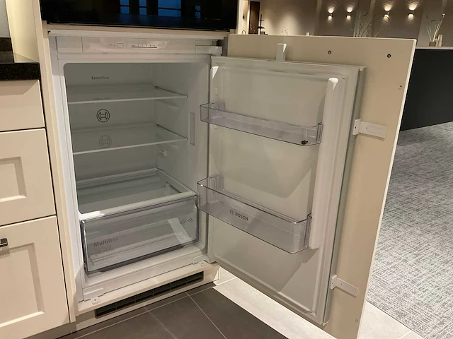Schuller c via vienna satin hoekopgestelde showroomkeuken - afbeelding 18 van  28