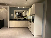 Schuller c via vienna satin hoekopgestelde showroomkeuken - afbeelding 4 van  28