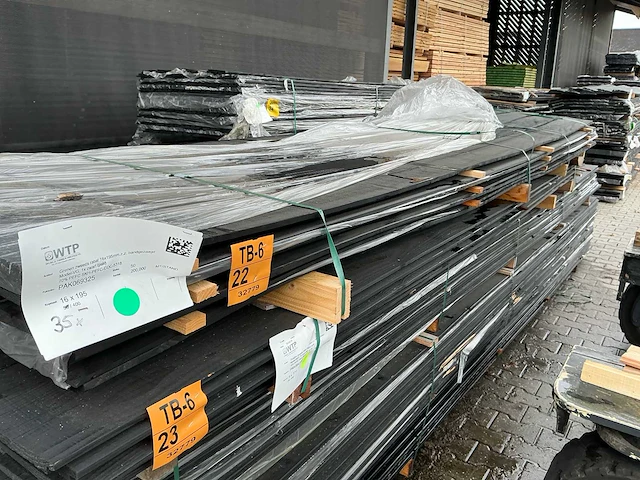 Schuttingplanken zwart gesoten 16x195mm, lengte 400cm (35x) - afbeelding 1 van  3