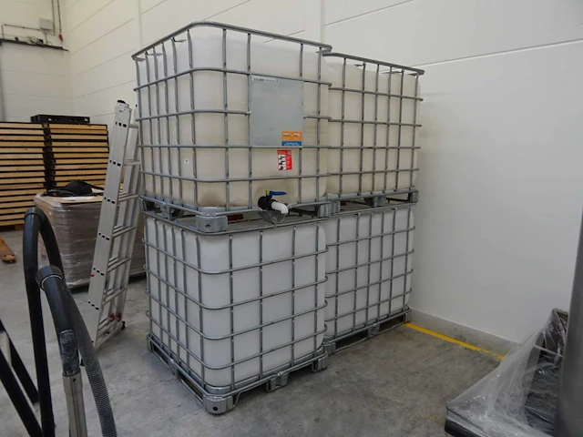 Schütz - ibc container (4x) - afbeelding 1 van  2