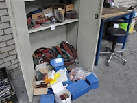 Schuur- en polijstproducten in en voor kast. - afbeelding 2 van  2