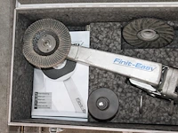 Schuurmachine finet easy in metalen box. - afbeelding 2 van  2