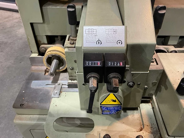 Scm - 1997 - compact 23 - vierzijdige profileer- en schaafmachine - afbeelding 2 van  23