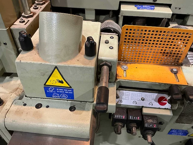 Scm - 1997 - compact 23 - vierzijdige profileer- en schaafmachine - afbeelding 5 van  23