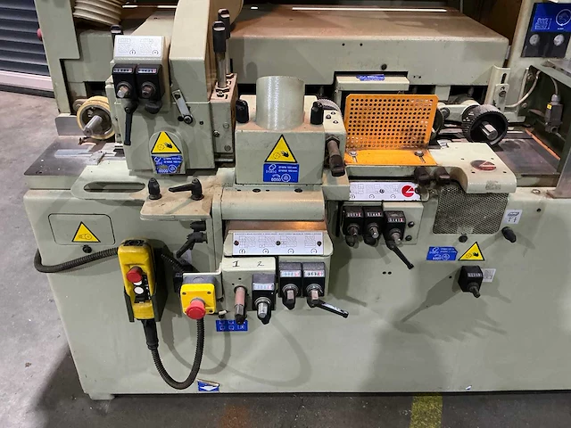 Scm - 1997 - compact 23 - vierzijdige profileer- en schaafmachine - afbeelding 11 van  23