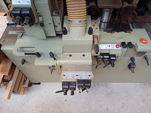 Scm - compact 23 - vierzijdige profileer- en schaafmachine - afbeelding 2 van  12