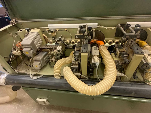 Scm - k-208 p - kantaanlijmmachine - 1998 - afbeelding 18 van  23