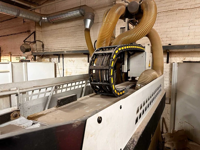 Scm - record 125 - cnc-bewerkingscentra - 2005 - afbeelding 3 van  18