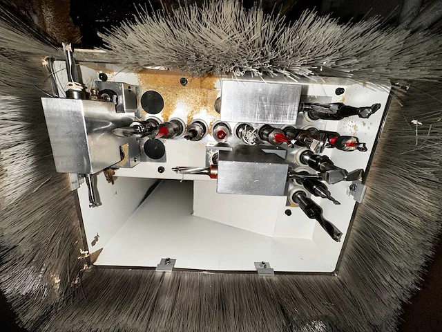 Scm - record 125 - cnc-bewerkingscentra - 2005 - afbeelding 7 van  18
