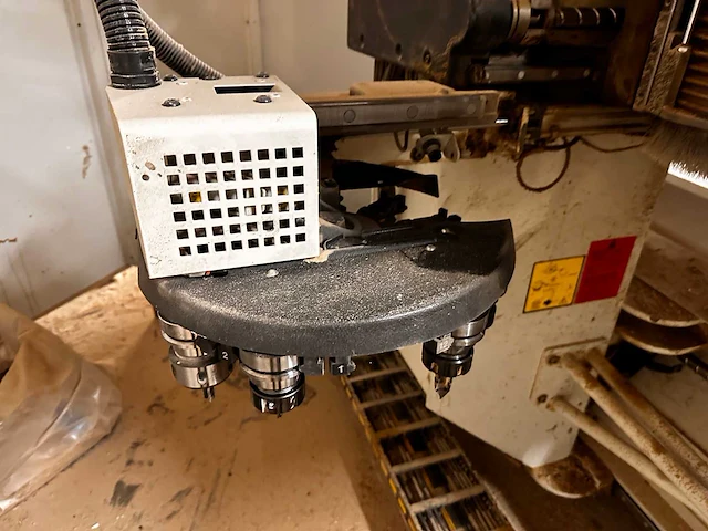 Scm - record 125 - cnc-bewerkingscentra - 2005 - afbeelding 8 van  18