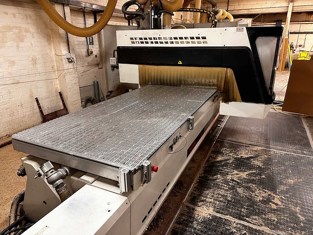 Scm - record 125 - cnc-bewerkingscentra - 2005 - afbeelding 12 van  18