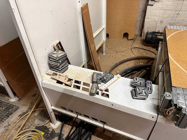 Scm - record 125 n - cnc-bewerkingscentra - 2004 - afbeelding 4 van  22