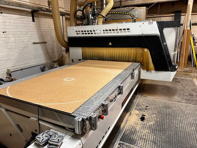 Scm - record 125 n - cnc-bewerkingscentra - 2004 - afbeelding 18 van  22