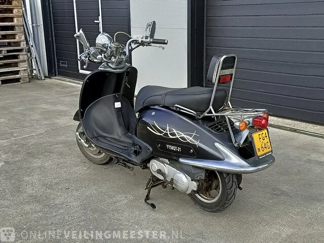 Scooter benzhou, retro, bouwjaar 2007 - afbeelding 4 van  10