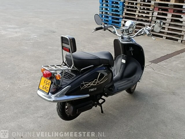 Scooter benzhou, retro, bouwjaar 2007 - afbeelding 6 van  10