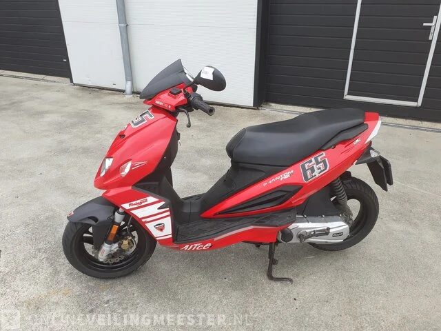 Scooter malagutie, phantom f12r, rood, bouwjaar 2009 - afbeelding 9 van  15