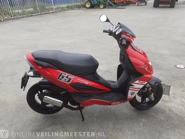 Scooter malagutie, phantom f12r, rood, bouwjaar 2009 - afbeelding 12 van  15