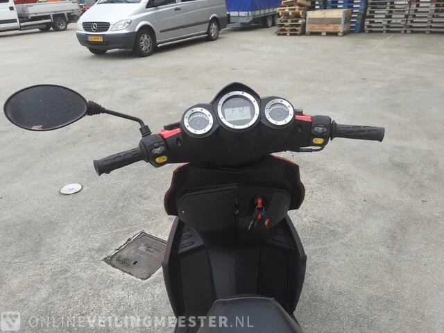 Scooter malagutie, phantom f12r, rood, bouwjaar 2009 - afbeelding 15 van  15