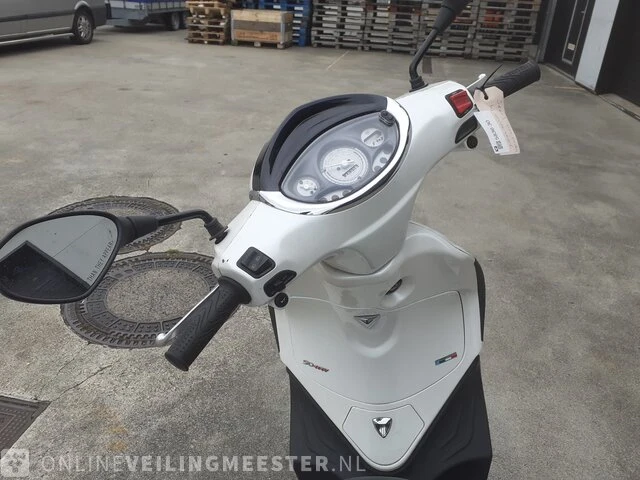 Scooter piaggio , fly 4t4v , wit, bouwjaar 2012 - afbeelding 3 van  13