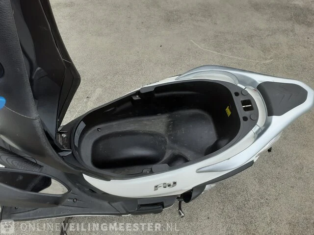 Scooter piaggio , fly 4t4v , wit, bouwjaar 2012 - afbeelding 4 van  13