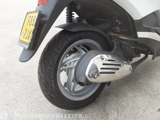 Scooter piaggio , fly 4t4v , wit, bouwjaar 2012 - afbeelding 5 van  13
