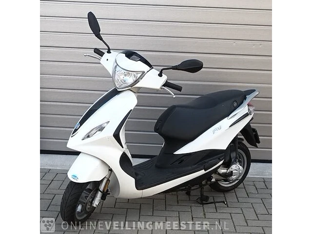 Scooter piaggio , fly 4t4v , wit, bouwjaar 2012 - afbeelding 1 van  13