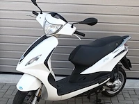 Scooter piaggio , fly 4t4v , wit, bouwjaar 2012 - afbeelding 1 van  13