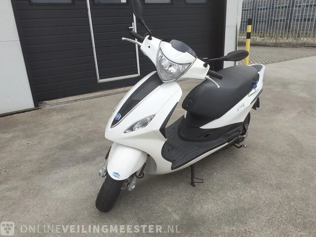 Scooter piaggio , fly 4t4v , wit, bouwjaar 2012 - afbeelding 7 van  13