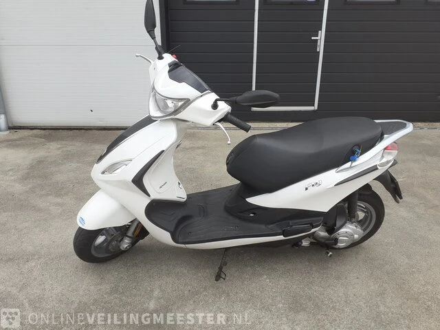 Scooter piaggio , fly 4t4v , wit, bouwjaar 2012 - afbeelding 8 van  13