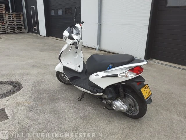 Scooter piaggio , fly 4t4v , wit, bouwjaar 2012 - afbeelding 9 van  13