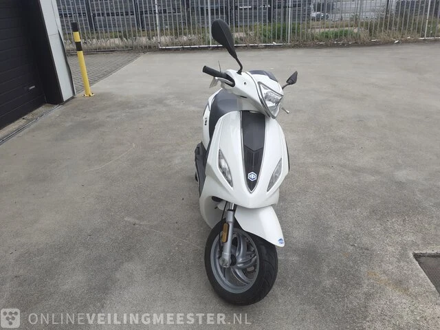 Scooter piaggio , fly 4t4v , wit, bouwjaar 2012 - afbeelding 13 van  13