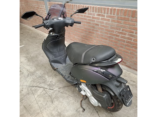 Scooter, piaggio, zip - afbeelding 30 van  36