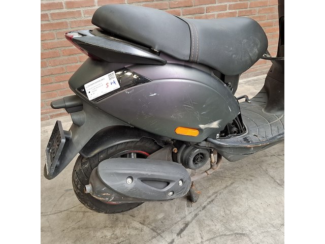 Scooter, piaggio, zip - afbeelding 31 van  36