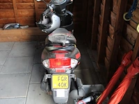 Scooter senzo urban. kenteken fgr40k. kilometerstand 4.596km. inclusief 2 helmen. let op: rem dient nagekek...