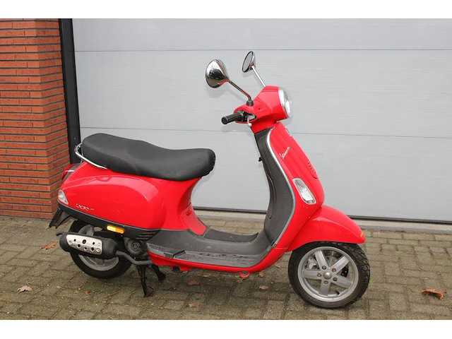 Scooter vespa piaggio c38 met kenteken fs-936-k. datum eerste toelating 29-05-2008. - afbeelding 1 van  8