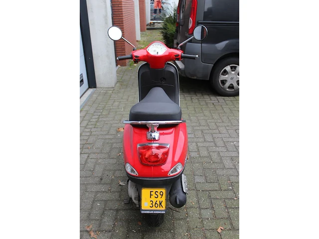 Scooter vespa piaggio c38 met kenteken fs-936-k. datum eerste toelating 29-05-2008. - afbeelding 3 van  8