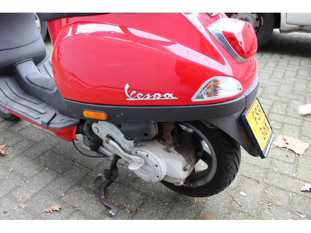 Scooter vespa piaggio c38 met kenteken fs-936-k. datum eerste toelating 29-05-2008. - afbeelding 4 van  8