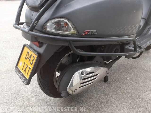 Scooter vespa s50, s50, zwart, bouwjaar 2011 - afbeelding 4 van  13