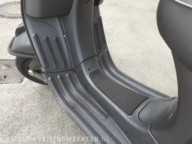 Scooter vespa s50, s50, zwart, bouwjaar 2011 - afbeelding 5 van  13