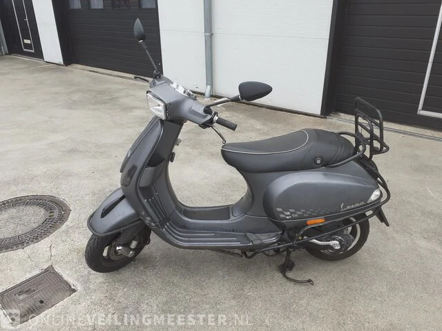 Scooter vespa s50, s50, zwart, bouwjaar 2011 - afbeelding 1 van  13